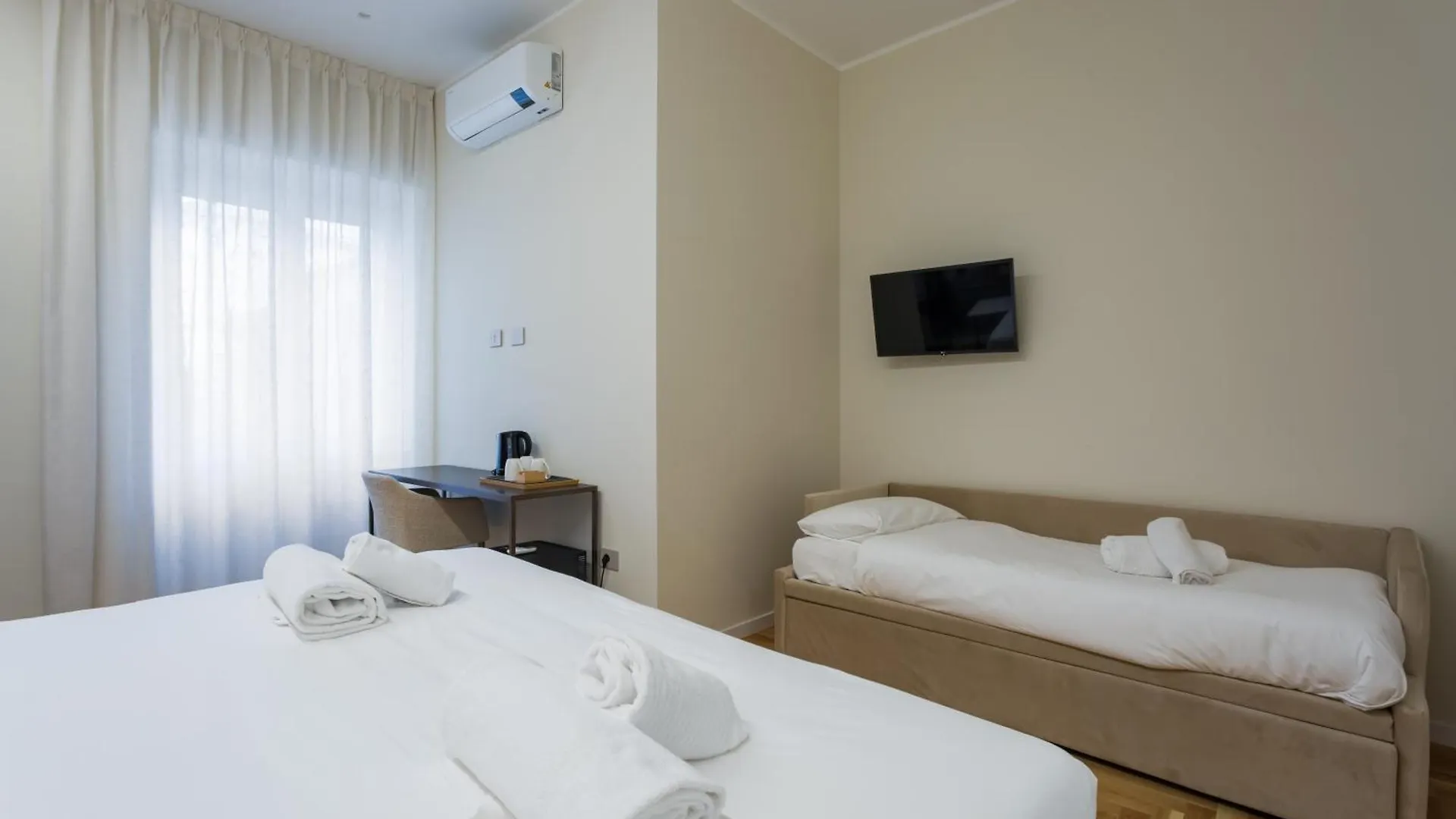 Una Finestra Sul Madre By Dimorra Naples Guest house