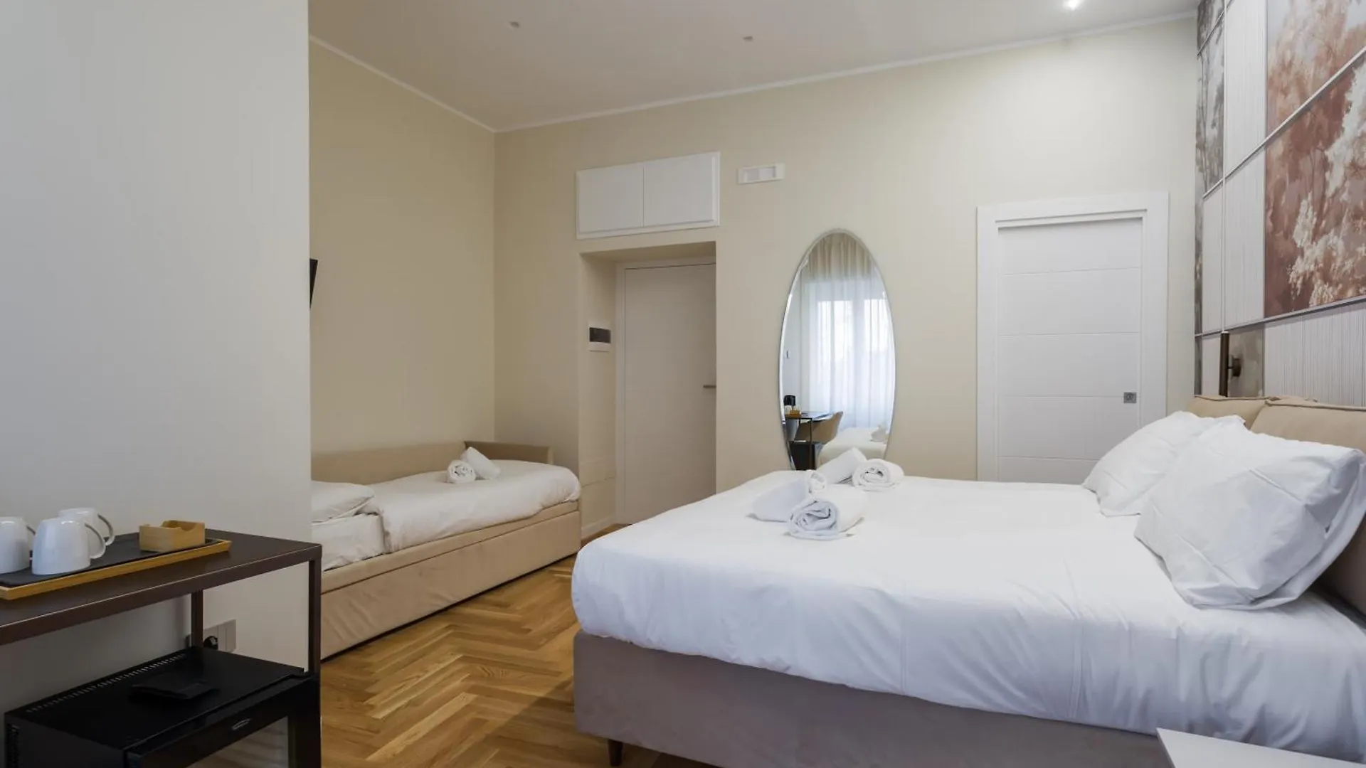 Guest house Una Finestra Sul Madre By Dimorra Naples Italy