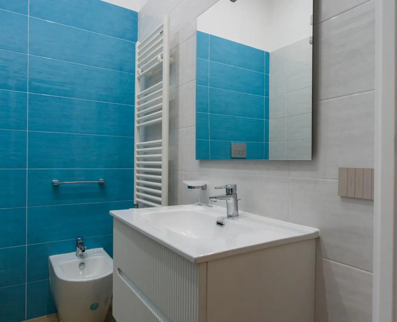Una Finestra Sul Madre By Dimorra Naples Guest house