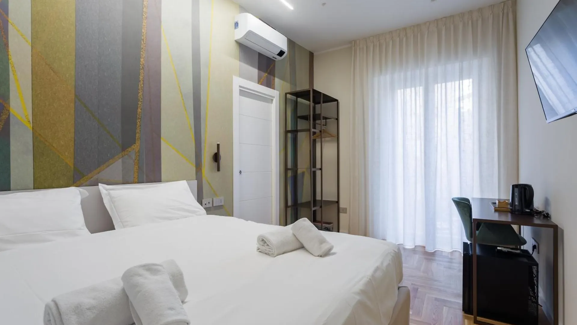 Una Finestra Sul Madre By Dimorra Naples Guest house